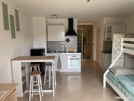 joli studio + jardin privé & piscine commune – location longue – 1-2 personnes