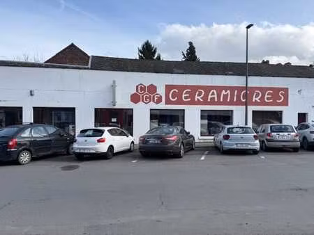 surface commerciale de +/-500 m2: showroom  bureaux  grand t