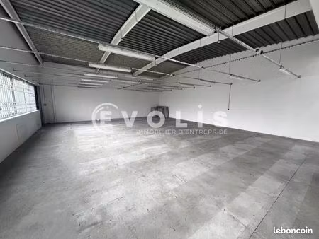 local industriel 365 m²