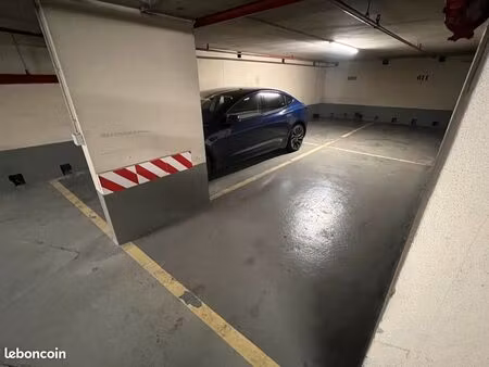 parking double place ( 2 voitures )