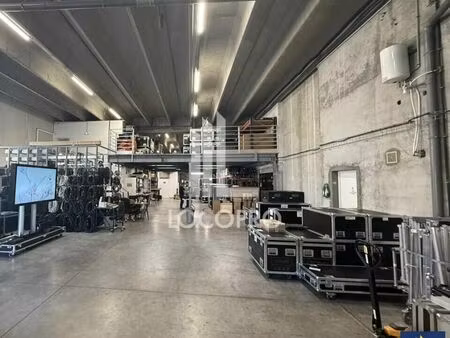 local d'activité 1 523 m²