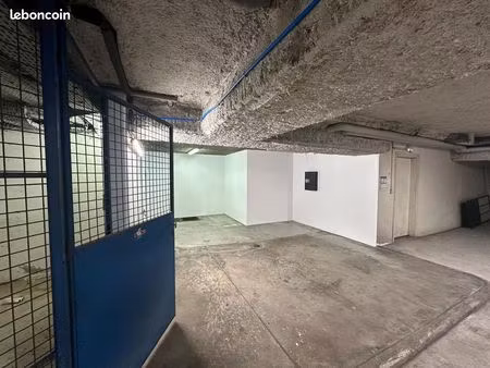 local pour activité carwash (+2 places de parking)