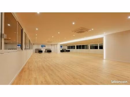 rare à la vente: local professionnel dans la zone des tourrades