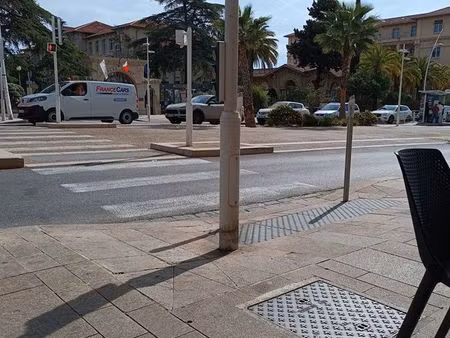 local commercial petite restauration