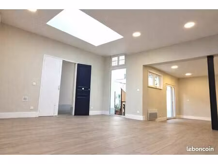 atelier commercial avec volumes - prox. republique