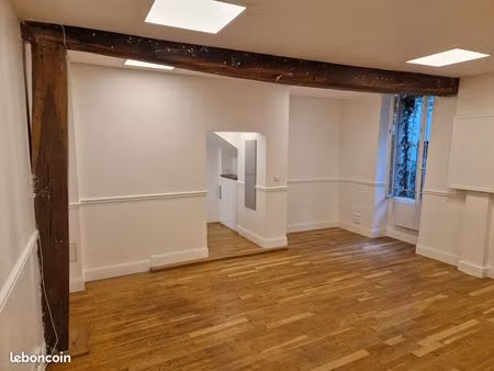 local commercial sur cour à louer