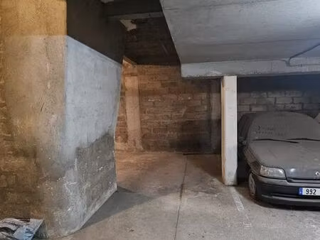 place de parking + stockage