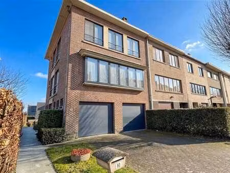 maison bel-étage avec jardin orienté plein sud