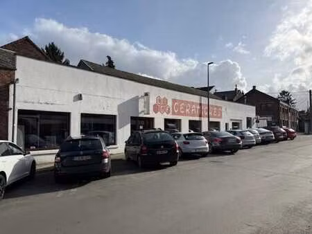 surface commerciale de +/-500 m2: showroom  bureaux  grand t