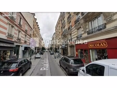 commerce habillement/textile 149 m²