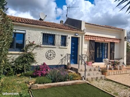 vend maison de 73m2  plein pied sur 470 m2 de terrain proximité très ville