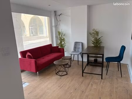 local commercial refait à neuf – ultra lumineux – port-fréjus