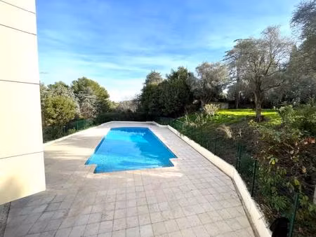 t1 bis avec balcon à cannes