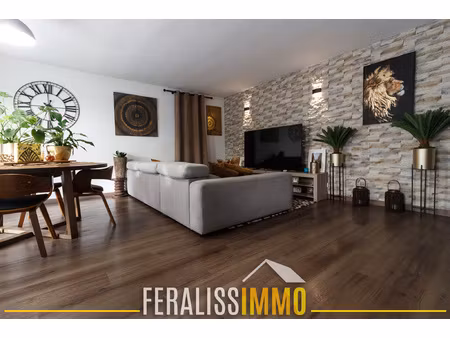 f4  3 chambres en super état avec balcon et parking