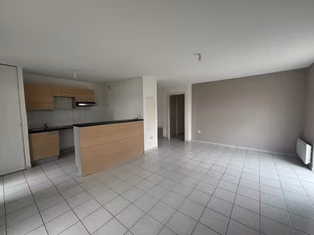 a louer f2 - stiring wendel avec balcon et piscine