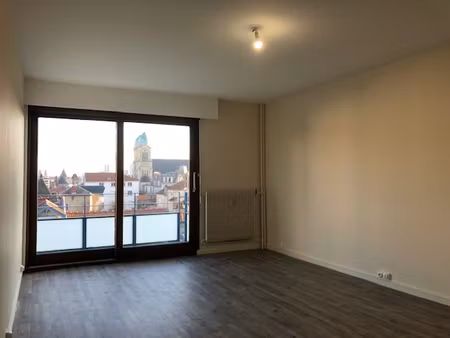 a louer - grand studio 40m2 avec balcon - rue de cronstadt n