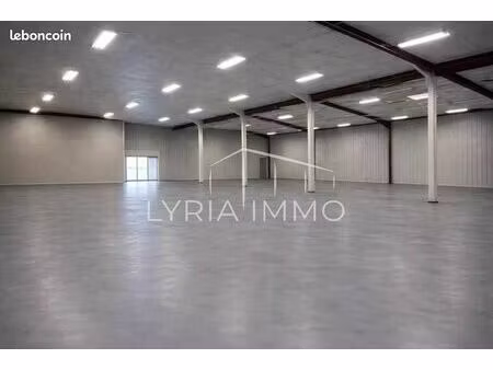 local commercial 1500 m² fréjus