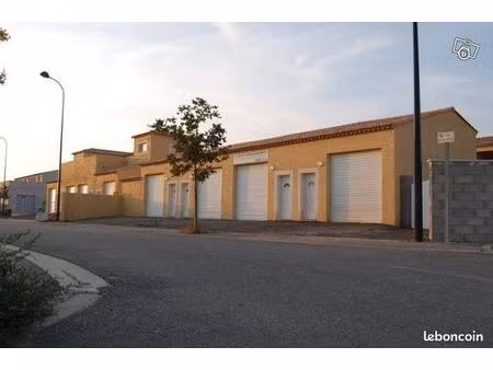 local entrepot 35 m² stockage fourques arles