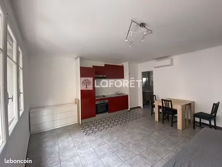 studio 1 pièce 28 m²