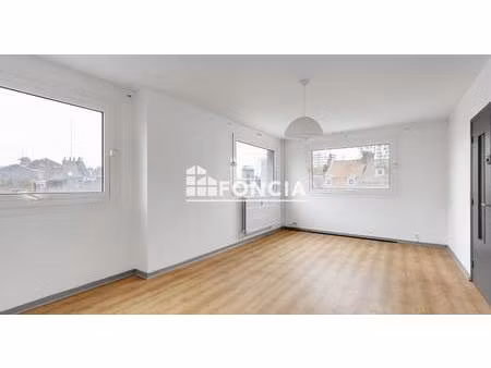 t3 de 72m2 en plein centre + une cave