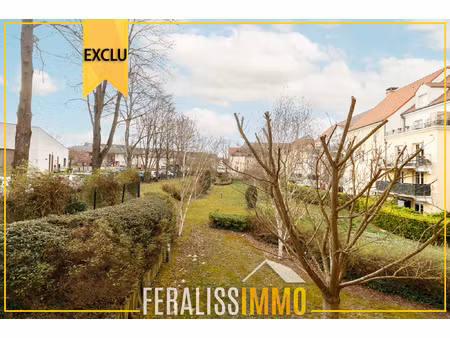 lumineux f3 situé au coeur de ville !