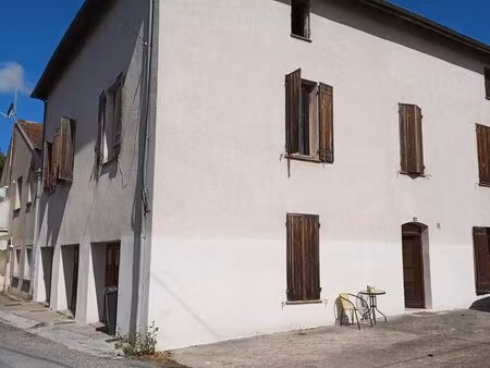 vend immeuble de rapport comprenant 3 logements de type 3