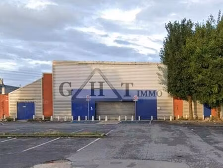 à louer – surface commerciale de 1 116 m² – pontault combault