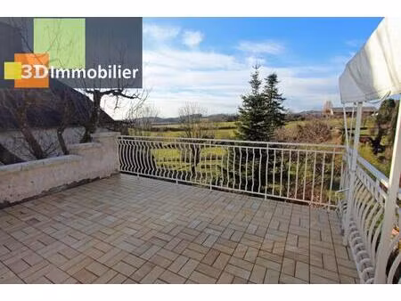 proche lons-le-saunier  à vendre maison de 4 chambres située au calme