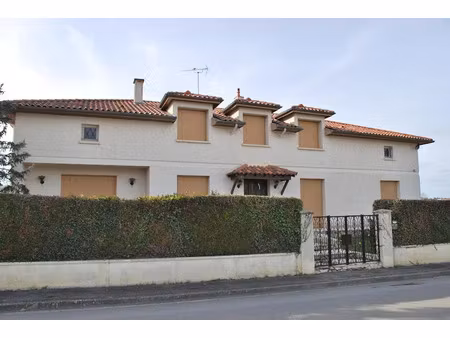 vente maison 7 pièces 252 m² à auch (32000)  160 000 €
