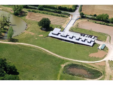 champagne propriete composee d un bati recent et environ 140