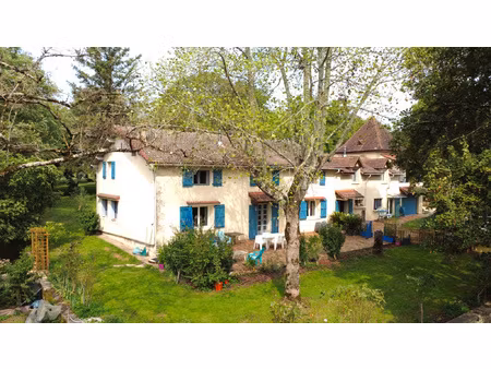 domaine de caractère avec panorama et prairies