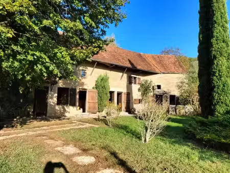 maison de caractère à restaurer avec jardin et vue.
