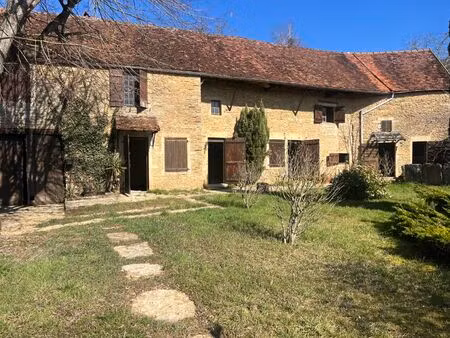 maison de caractère avec jardin et vue à rénover.