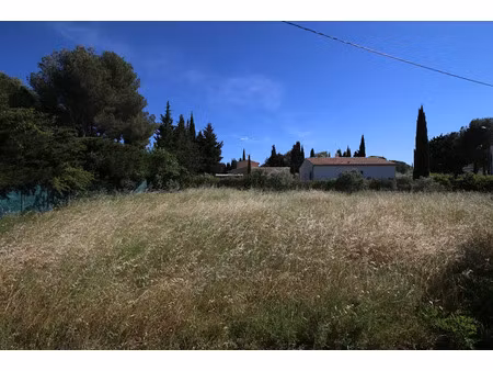 vente terrain 587 m² à fontvieille (13990)  260 000 €