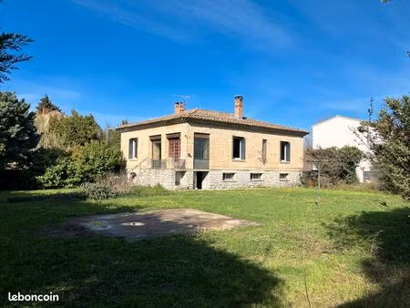 maison en pierre de taille sur terrain constructible