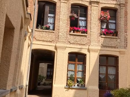 joli f2 à louer quai henri iv