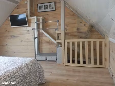 loue maison meublée (possibilité de colocation) située au centre de laval