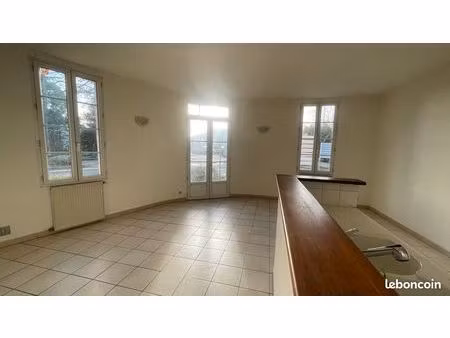 t3 lumineux avec rangements st seurin plein bourg