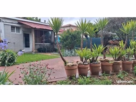 maisonnette/studio meublée  eau  edf  chauff. jardin  pking. :