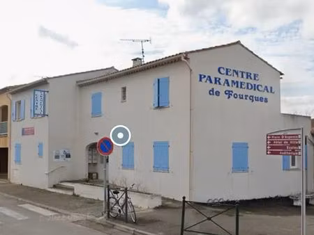local medecine avec salle d'attente commune dans centre rdc fourques