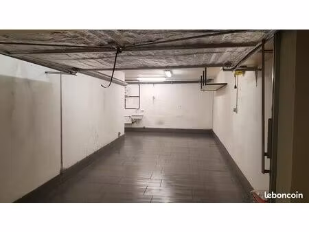 a louer local garage/box fermé