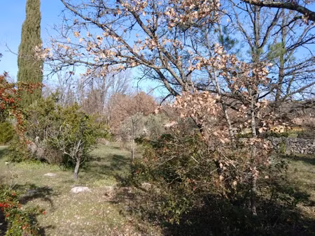 vente terrain 800 m² à garéoult (83136)  145 000 €