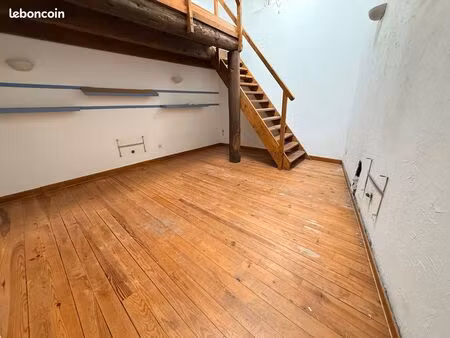 appartement 54 m² t2 duplex à rénover en plein centre village