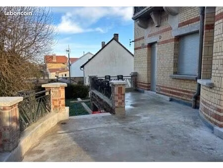 appartement refait à neuf de 98m2  terrasse  terrain