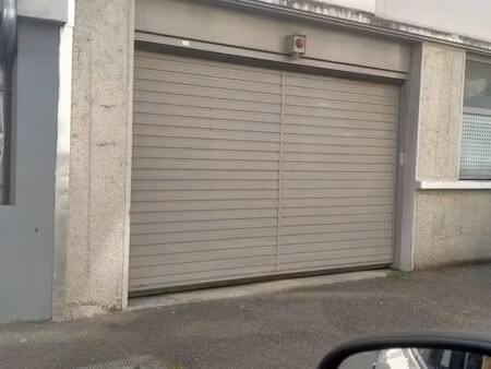 vends parking lyon 7