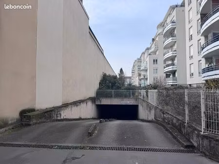 garage/box 12 m² lyon