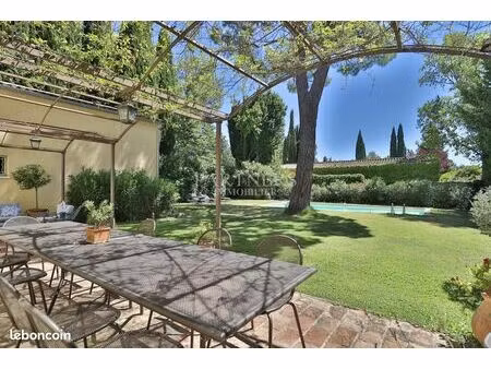 villa 7 pièces 245 m²