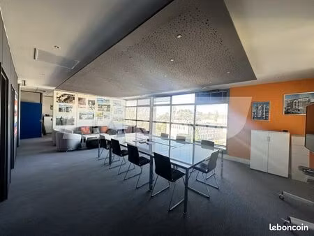 bureau 380 m²