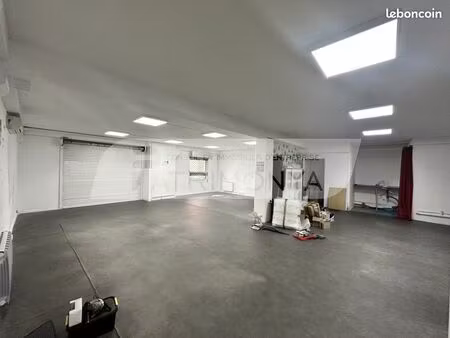 local commercial 101 m²