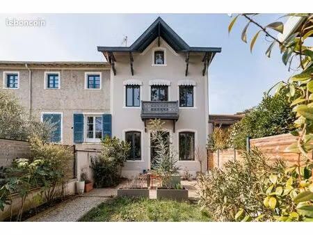 maison 4 pièces à charbonnières-les-bains